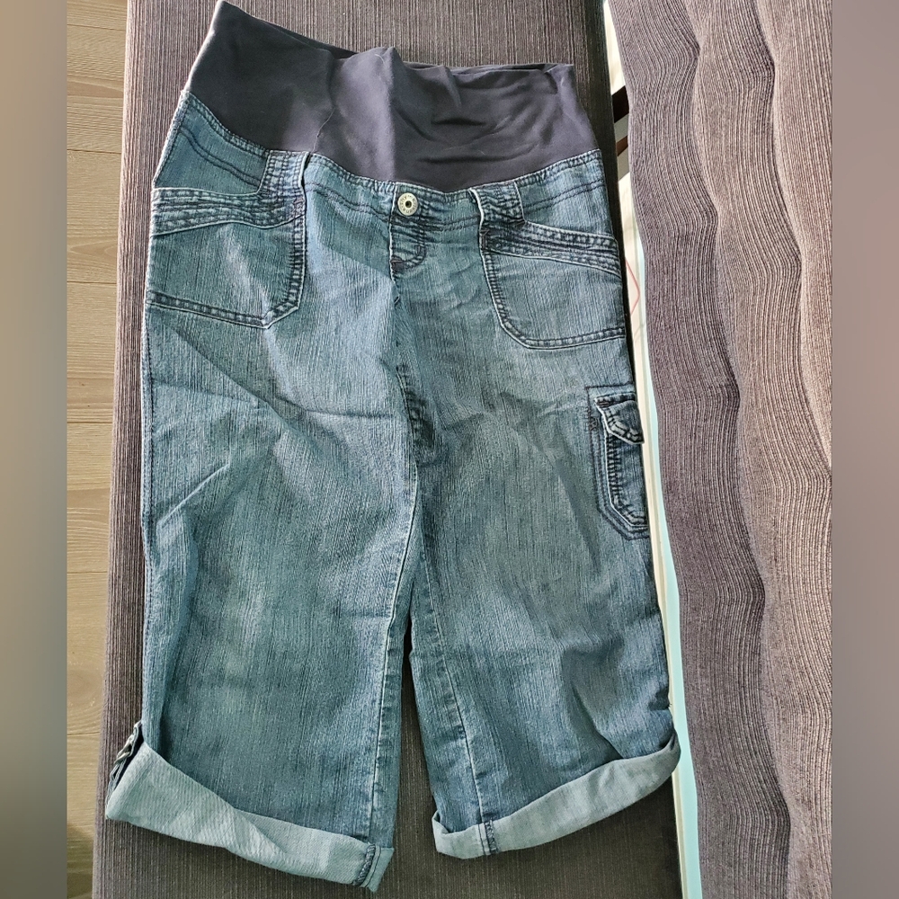 Denim Capris Pants - Thyme Maternity Size Small